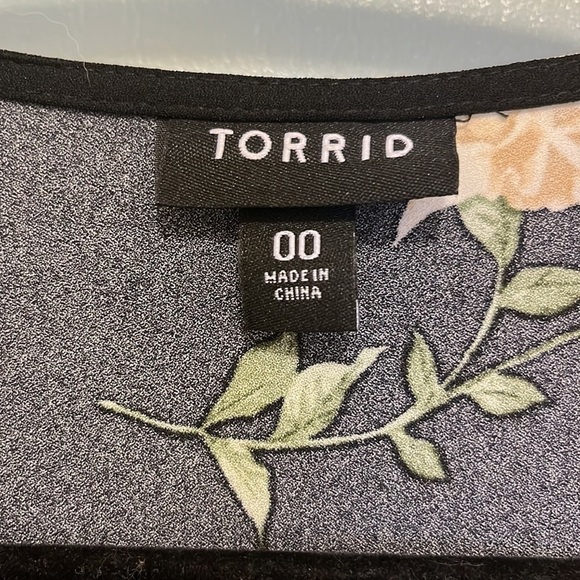 TORRID  Shirt - Picture 2 of 4